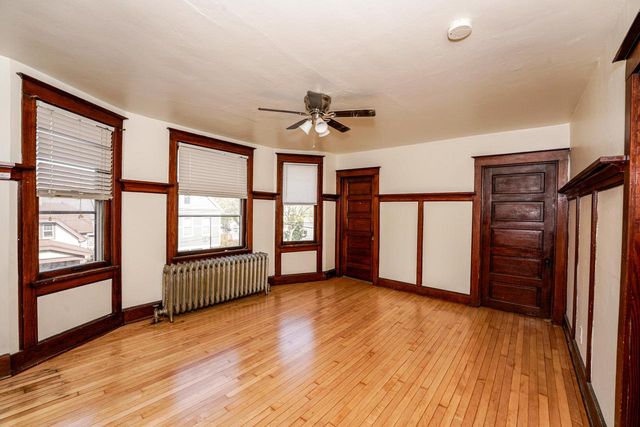 1825 N Astor STREET, Milwaukee, WI 53202