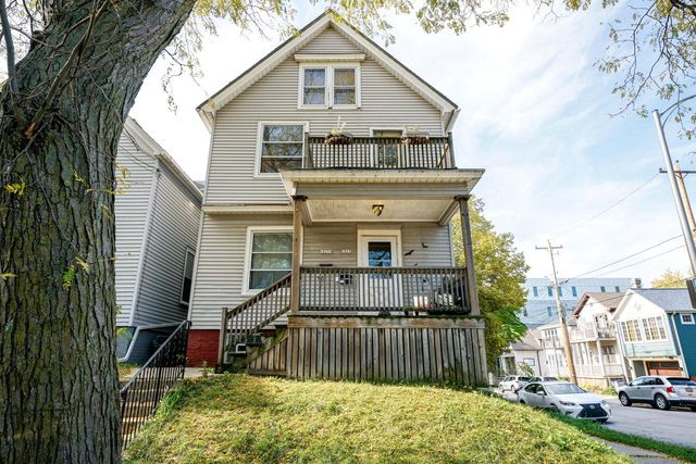 1825 N Astor STREET, Milwaukee, WI 53202