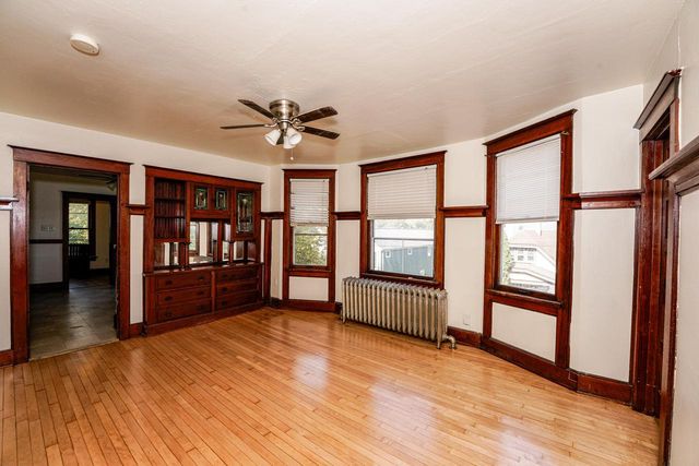 1825 N Astor STREET, Milwaukee, WI 53202