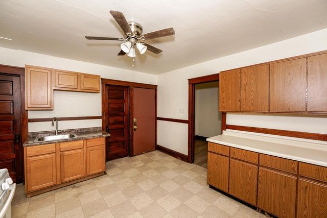 1825 N Astor STREET, Milwaukee, WI 53202