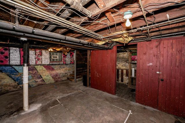 1825 N Astor STREET, Milwaukee, WI 53202