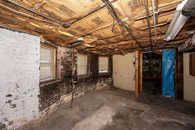 1825 N Astor STREET, Milwaukee, WI 53202