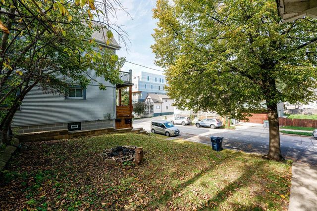 1825 N Astor STREET, Milwaukee, WI 53202