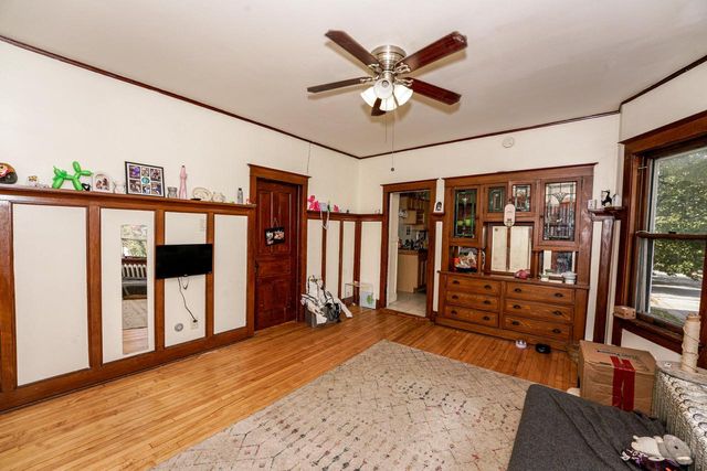 1825 N Astor STREET, Milwaukee, WI 53202