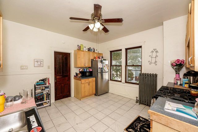 1825 N Astor STREET, Milwaukee, WI 53202