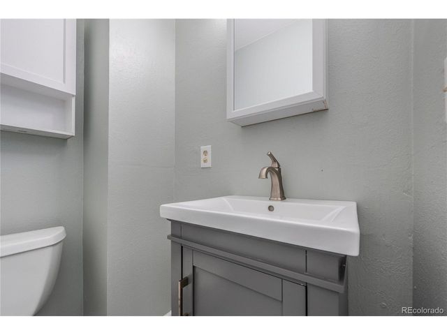 8681 W Star Cir, Littleton, CO 80128