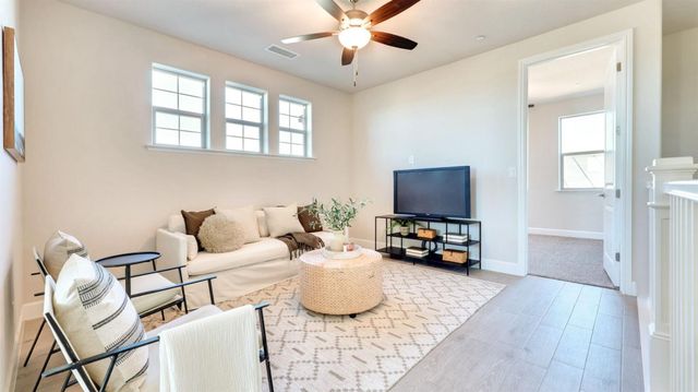 951 Talus Way South, Madera, CA 93636