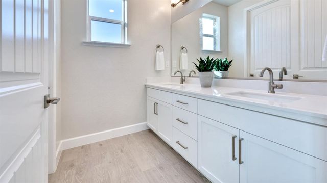 951 Talus Way South, Madera, CA 93636