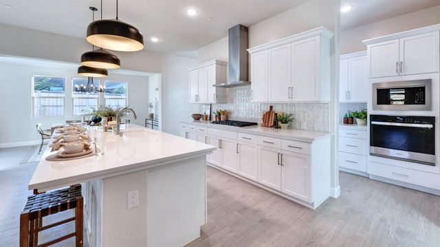 951 Talus Way South, Madera, CA 93636