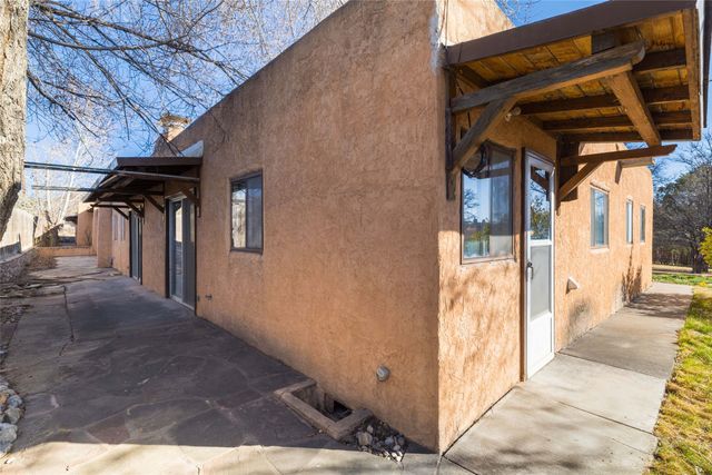 107 Camino Santiago C&D, Santa Fe, NM 87501