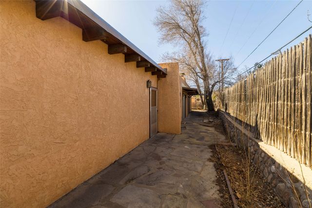 107 Camino Santiago C&D, Santa Fe, NM 87501