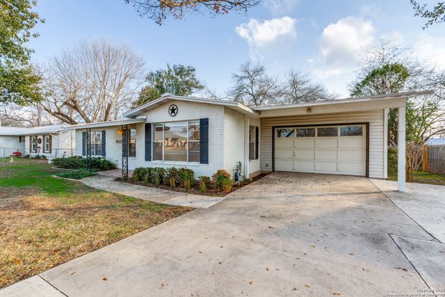 1005 E Blanco, Boerne, TX 78006
