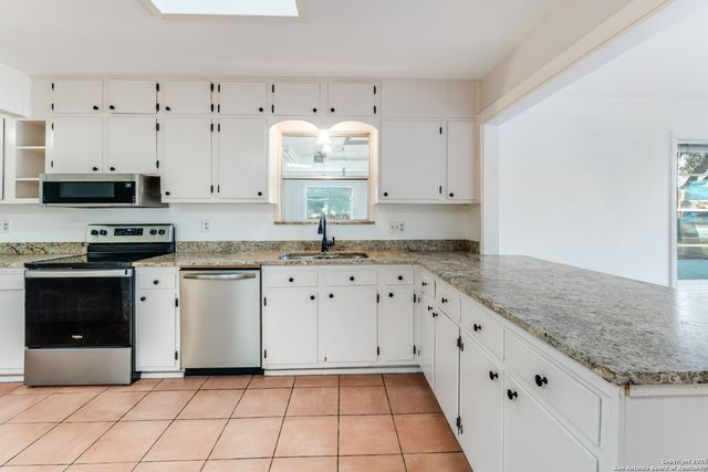 1005 E Blanco, Boerne, TX 78006