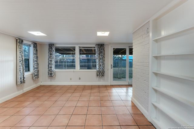 1005 E Blanco, Boerne, TX 78006