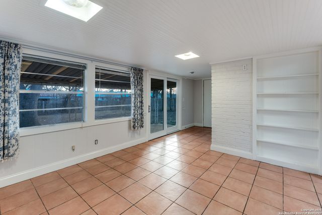 1005 E Blanco, Boerne, TX 78006