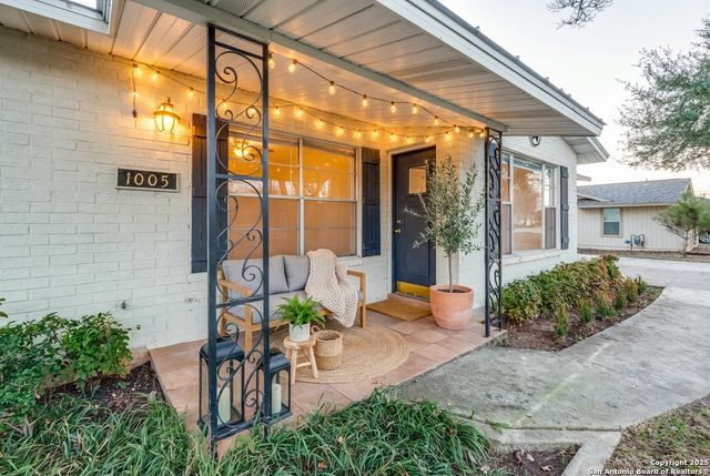 1005 E Blanco, Boerne, TX 78006