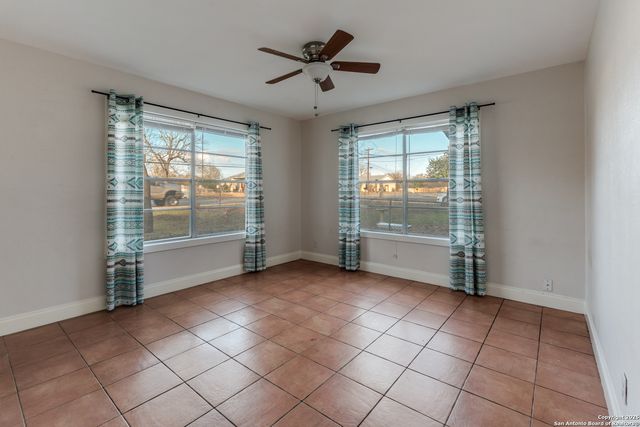 1005 E Blanco, Boerne, TX 78006