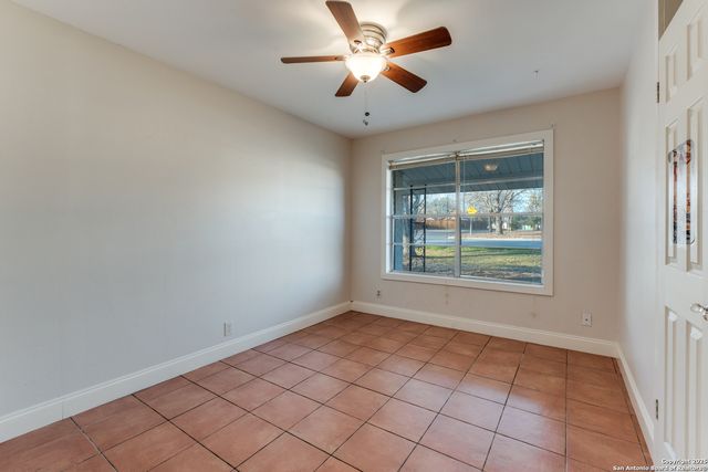 1005 E Blanco, Boerne, TX 78006