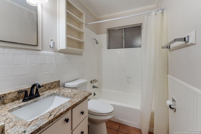 1005 E Blanco, Boerne, TX 78006