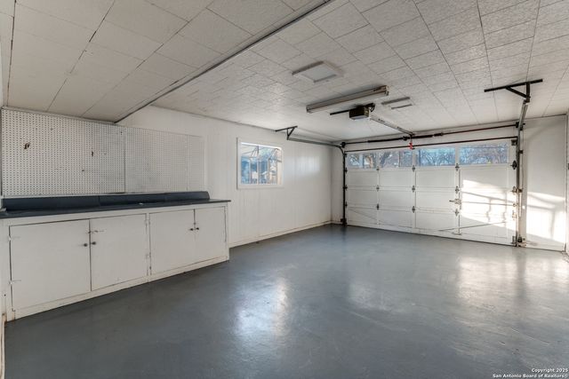 1005 E Blanco, Boerne, TX 78006