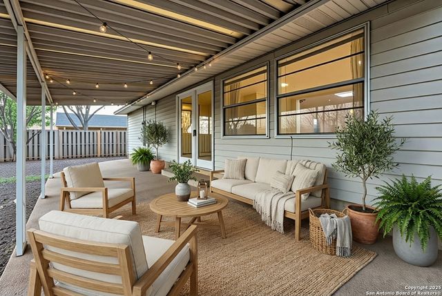 1005 E Blanco, Boerne, TX 78006