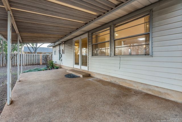 1005 E Blanco, Boerne, TX 78006