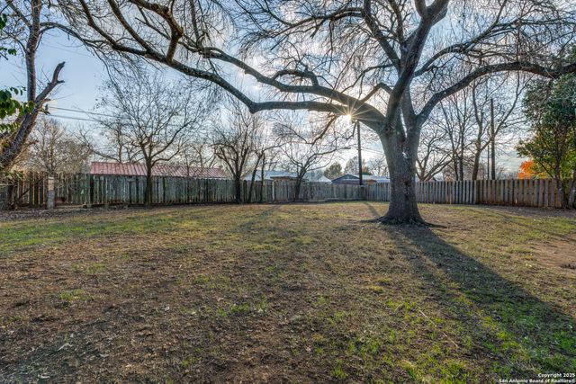 1005 E Blanco, Boerne, TX 78006