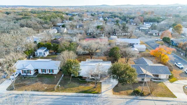 1005 E Blanco, Boerne, TX 78006