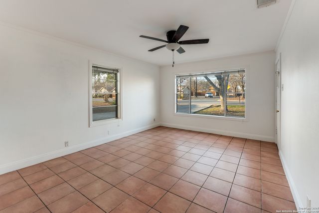 1005 E Blanco, Boerne, TX 78006