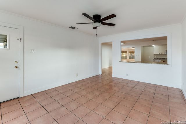 1005 E Blanco, Boerne, TX 78006