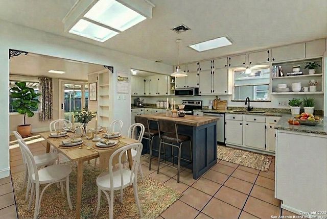 1005 E Blanco, Boerne, TX 78006