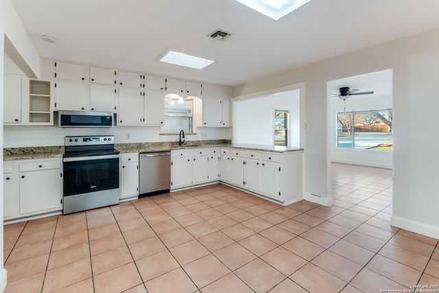 1005 E Blanco, Boerne, TX 78006