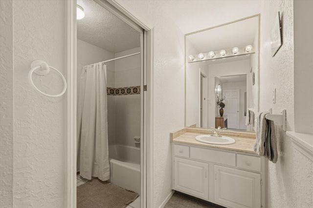 1022 Camino Ranchitos NW, Albuquerque, NM 87114