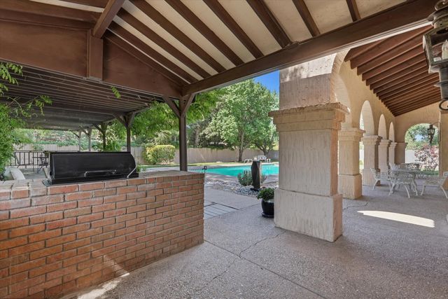 1022 Camino Ranchitos NW, Albuquerque, NM 87114