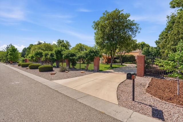 1022 Camino Ranchitos NW, Albuquerque, NM 87114