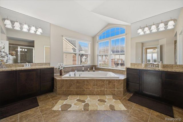 4930 E Stonegate Circle, Orion Charter Township, MI 48359
