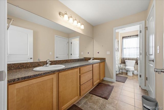 4930 E Stonegate Circle, Orion Charter Township, MI 48359