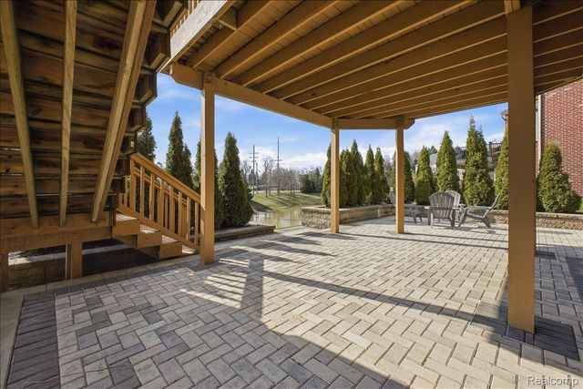 4930 E Stonegate Circle, Orion Charter Township, MI 48359