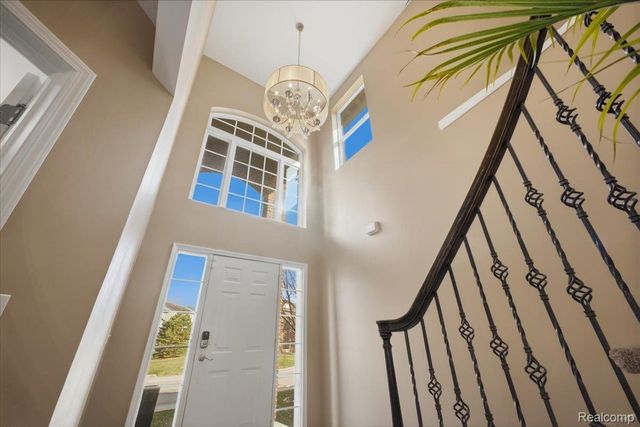 4930 E Stonegate Circle, Orion Charter Township, MI 48359