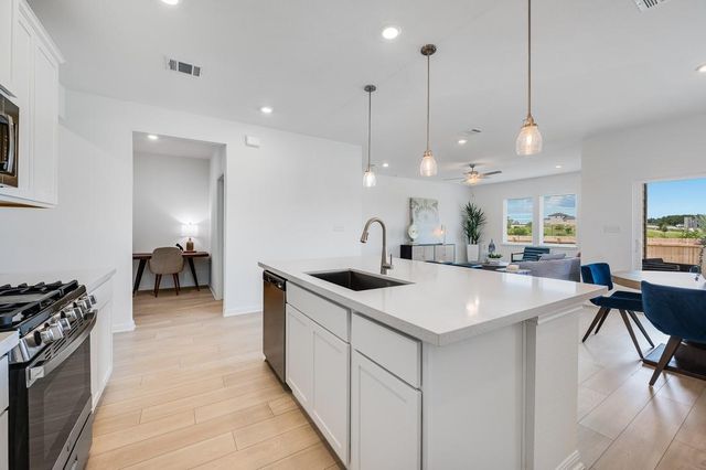 6824 Rounded Pebble LN, Buda, TX 78610