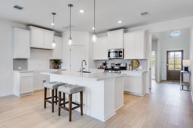 6824 Rounded Pebble LN, Buda, TX 78610
