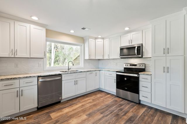 1070 Midway Road SE, Bolivia, NC 28422