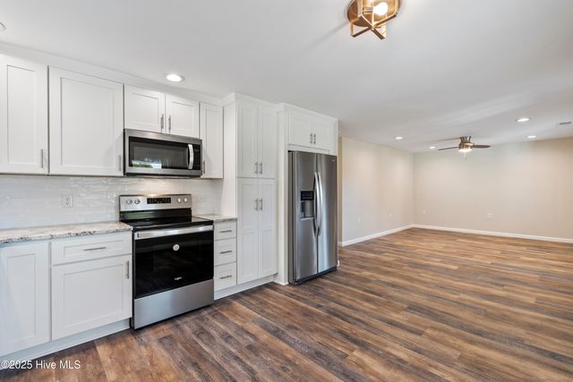 1070 Midway Road SE, Bolivia, NC 28422