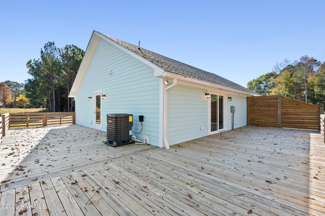 1070 Midway Road SE, Bolivia, NC 28422