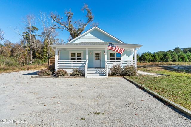 1070 Midway Road SE, Bolivia, NC 28422