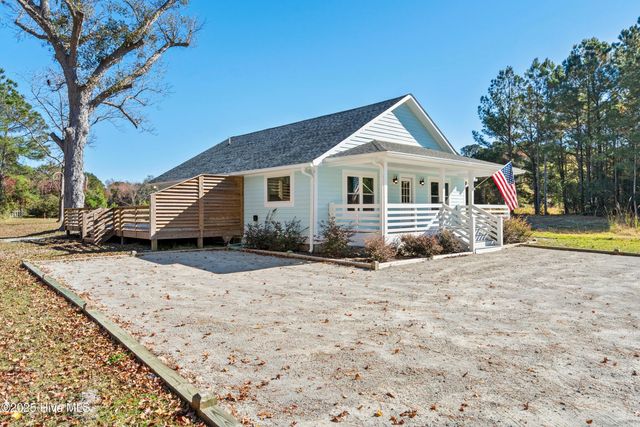 1070 Midway Road SE, Bolivia, NC 28422