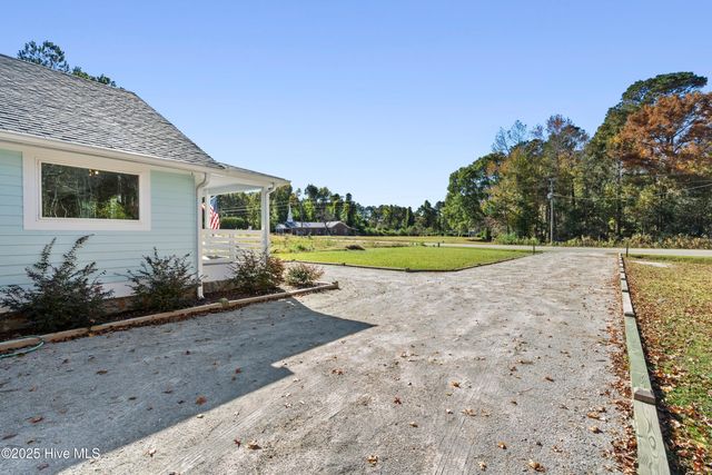 1070 Midway Road SE, Bolivia, NC 28422