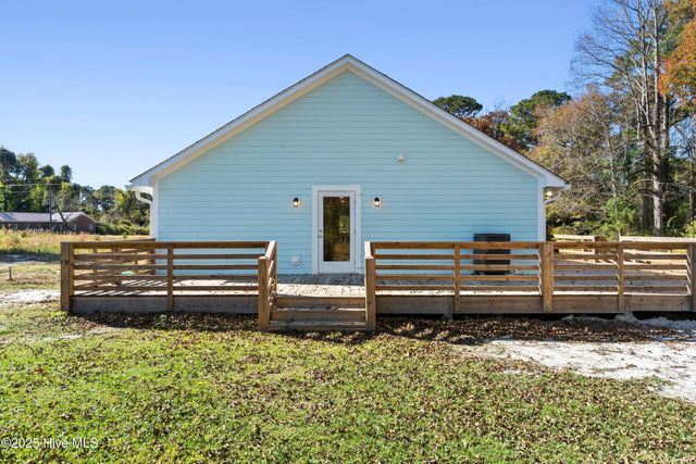 1070 Midway Road SE, Bolivia, NC 28422