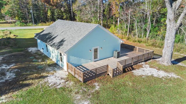 1070 Midway Road SE, Bolivia, NC 28422