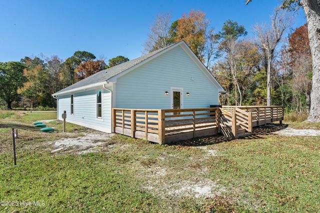 1070 Midway Road SE, Bolivia, NC 28422